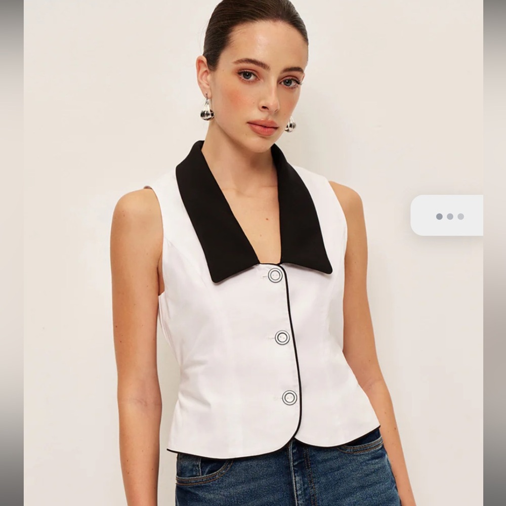 Commense sleeveless button down top (L)
